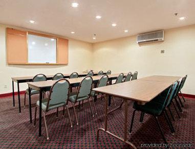 Microtel & By Wyndham Airport Hotel Filadelfia