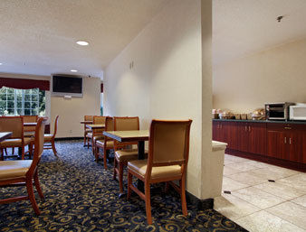 Microtel & By Wyndham Airport Filadelfia